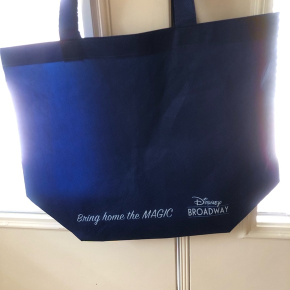 Frozen - Ice Queen t-shirt from the Frozen Musical on Broadway, XL - Picture 14 of 14